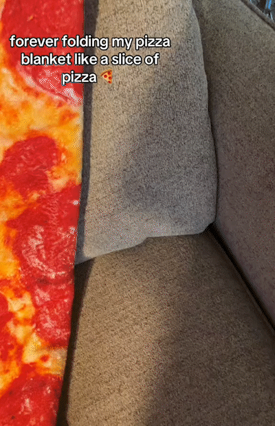 Pizza-inspired folding fun animated product view