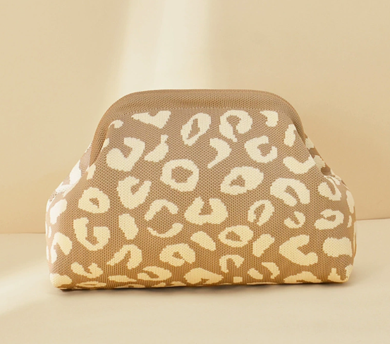 👜 Dumpling Clutch Bag, Large Capacity Kiss Lock Cosmetic Handbag for Daily Travel Party