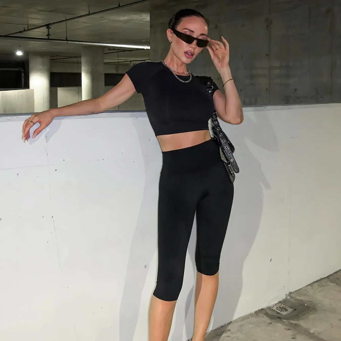 Womens Workout Capri Leggings 17" No Front Seam High Waisted Hidden Scrunch Gym Yoga Pants