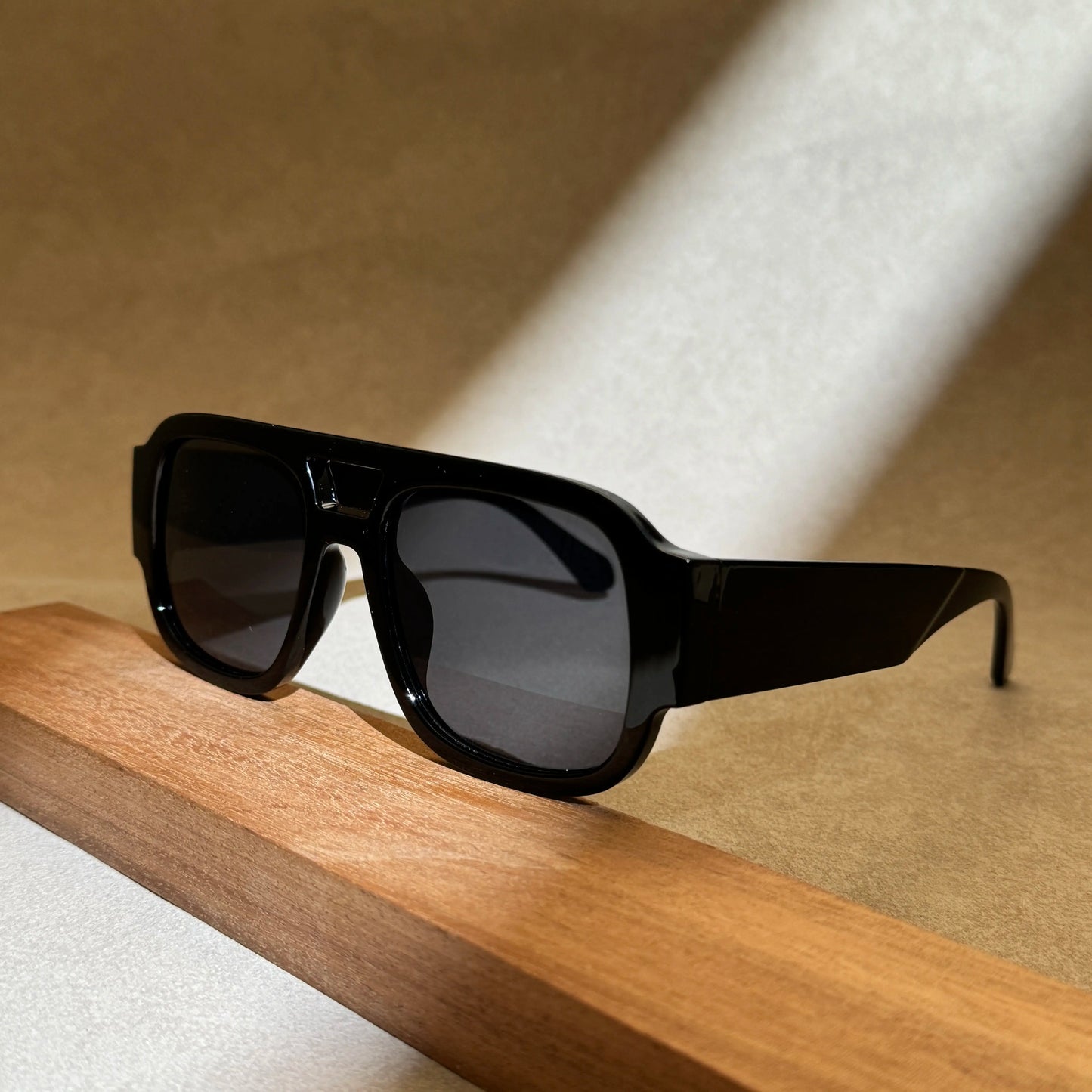 Stylish Aviator Sunglasses for Men and Women , Trendy Rectangle, Fashionable Design, Perfect for Outdoor Activities and Daily Wear